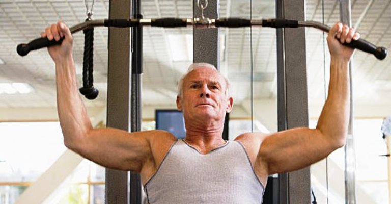 Musculação aumenta expectativa de vida em idosos, aponta estudo