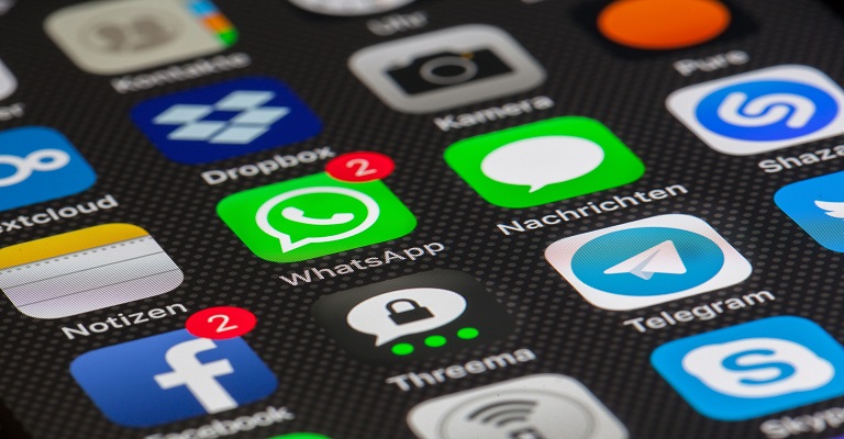 WhatsApp no trabalho pode resultar em dispensa por justa causa?