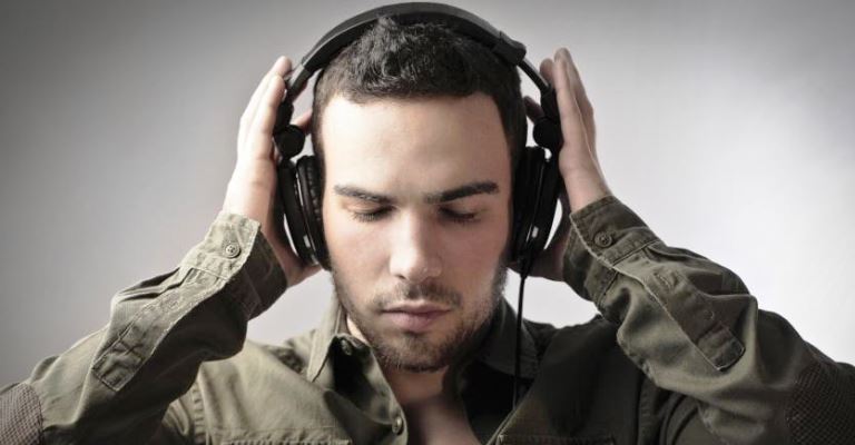 Mario Celso Lopes mostra que pessoas empáticas escutam música de maneira diferente 