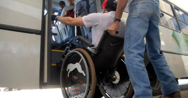 Pesquisa diz que pessoa com deficiência sofre preconceito no trabalho