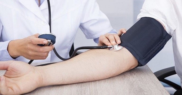 Hipertensos e diabéticos, como cuidar destes pacientes para diminuir os riscos
