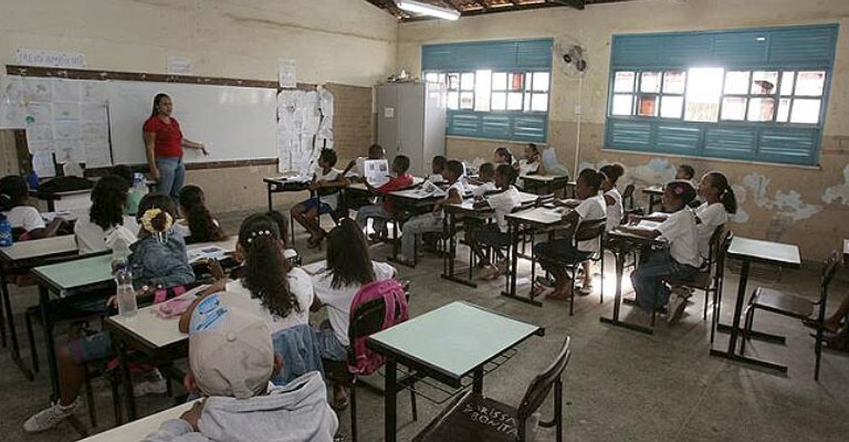 Governo de Minas anuncia início do retorno das atividades escolares presenciais