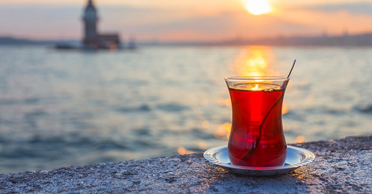 Mais do que uma bebida, o chá turco é sinônimo de hospitalidade e tradição