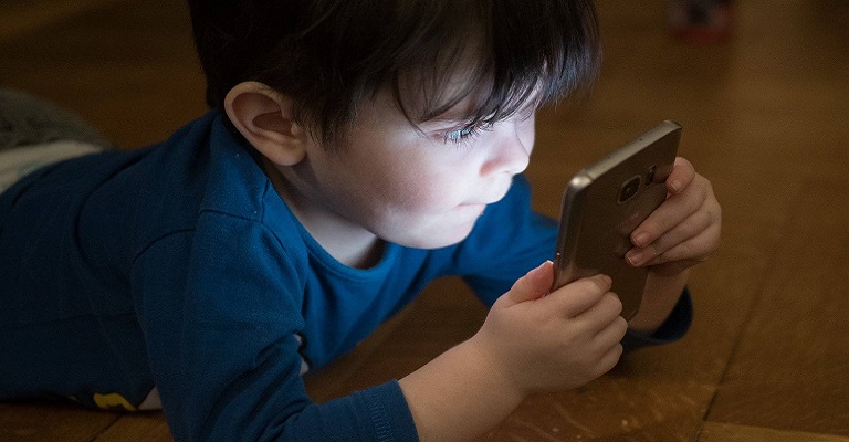 10 motivos para colocar limite de tempo no uso de smartphones por crianças