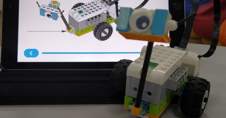 Escola usa robôs para ensinar matemática na prática