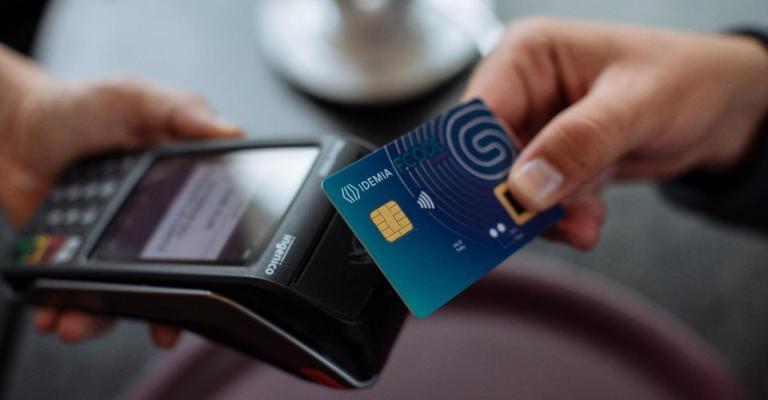 Brasileiros aprovam cartões de pagamento com biometria digital