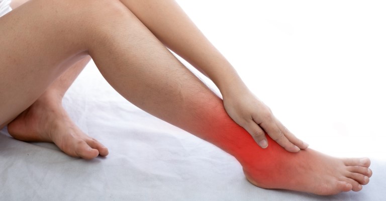 Entorse de tornozelo pode evoluir para lesões mais severas quando não tratado