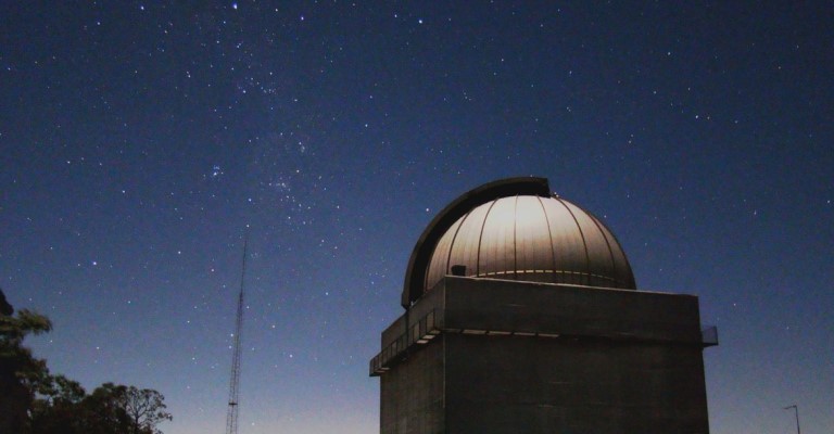 Observatório em Minas Gerais capta meteoro brilhante