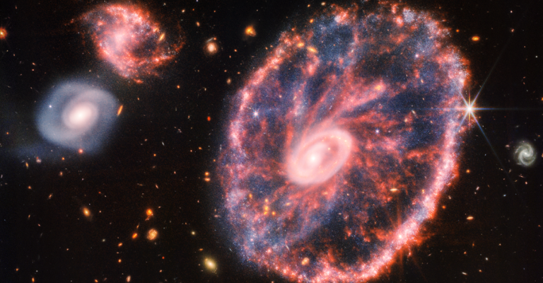 Nasa divulga imagem de galáxia em caos após colisão