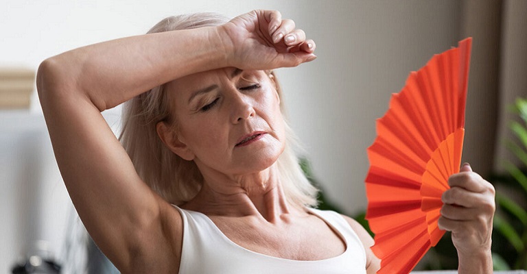Como aliviar os sintomas da menopausa no verão