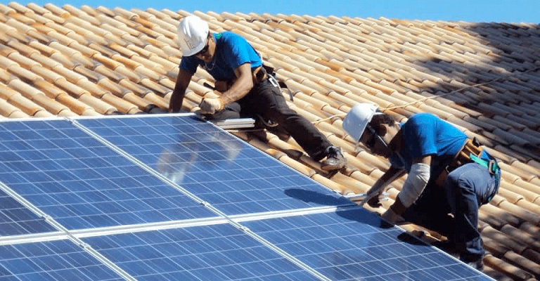 Energia solar deve gerar 300 mil novos empregos até o final de 2023