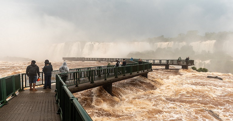 Cataratas do Iguaçu atinge vazão de 7 milhões de litros d’água por segundo