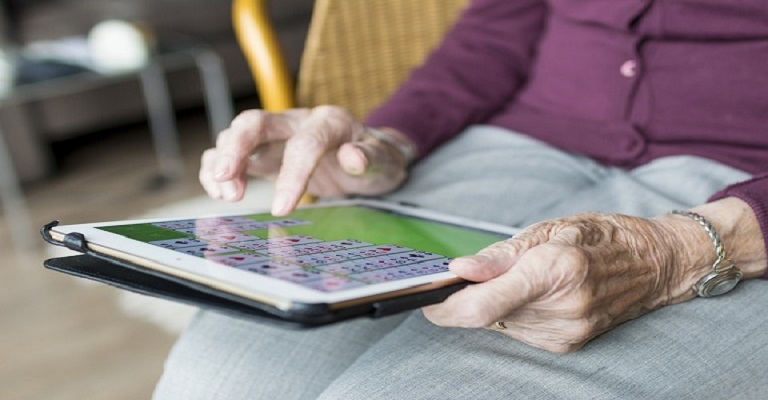 A importância da tecnologia no cuidado com os idosos